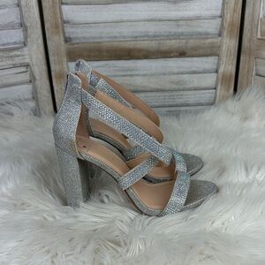 Heart in D Silver Metallic Rhinestone Chunky Block Womens Heels Size 9
